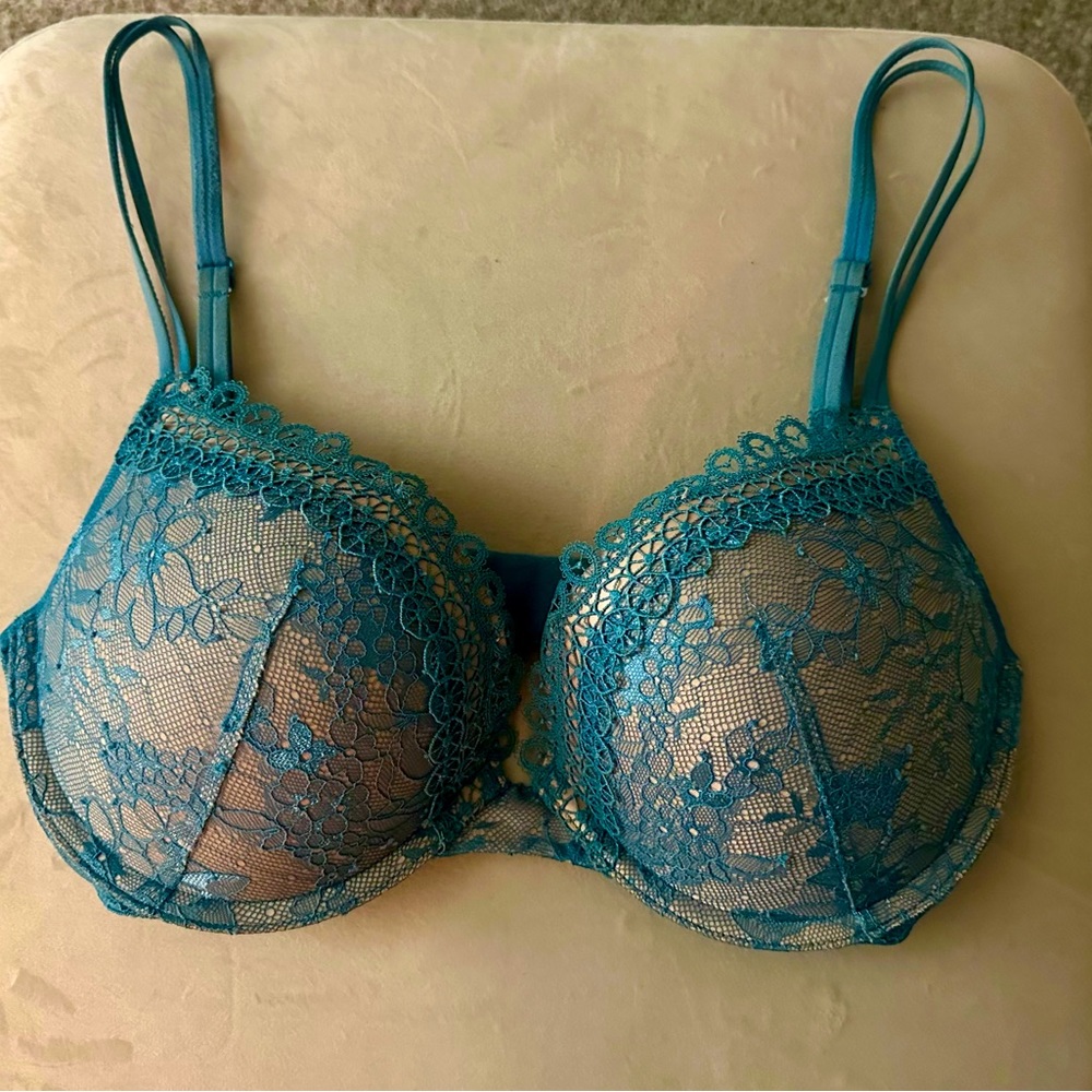 Victoria’s Secret Push up. Sage green & nude underlay 32c